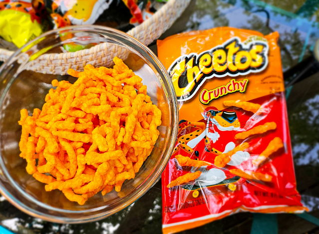 Snack Cheetos: Hương Vị Ngon, Kỷ Niệm Đẹp